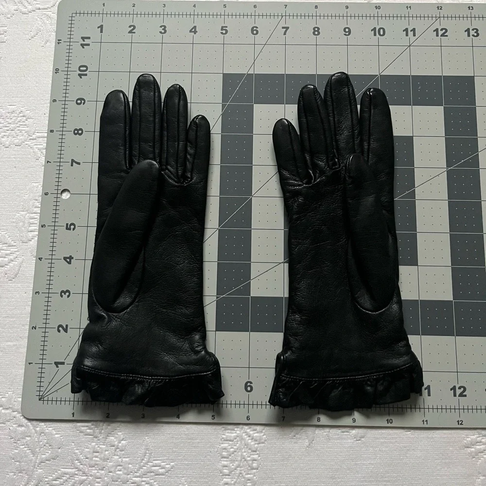 Totes Isotoner Black Genuine Leather Women’s Gloves Ruffled Edge Size 7